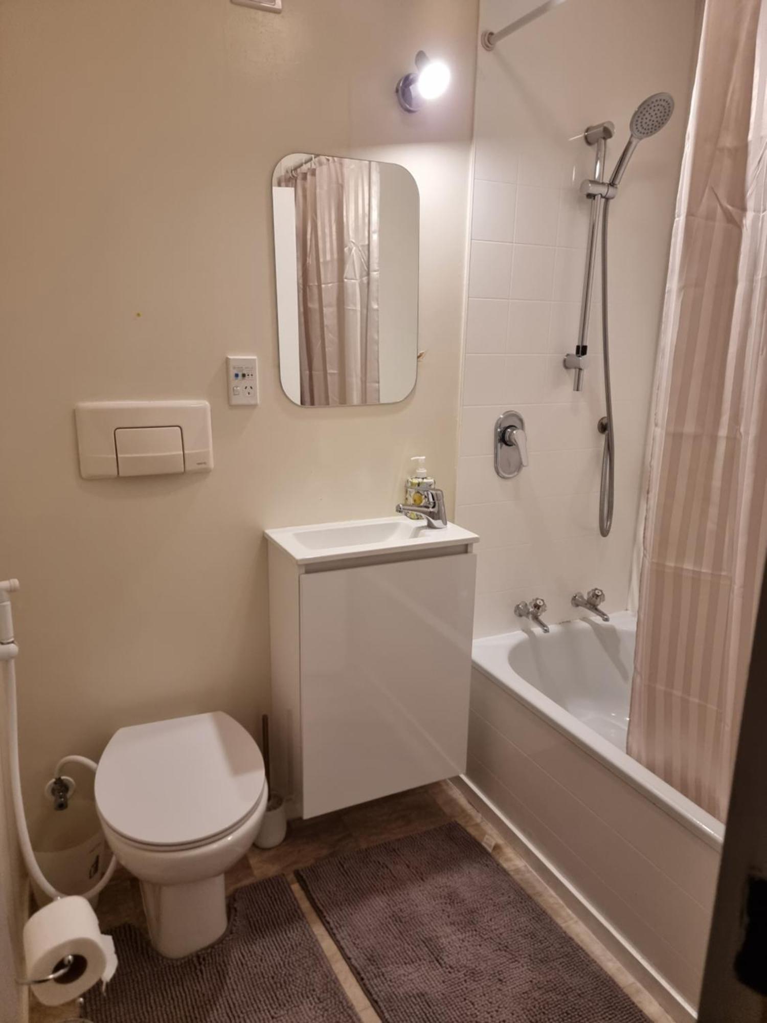 Entire Ground Floor With Full-Privacy And Family-Friendly Popular To Ferry Catchers 웰링턴 외부 사진